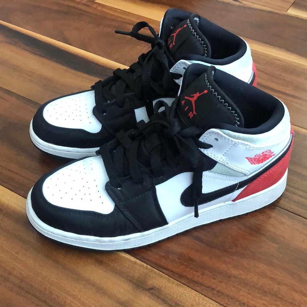 NIKE AIR JORDAN YOUTH SIZE 5.5 STYLE BQ6931-100 EUC